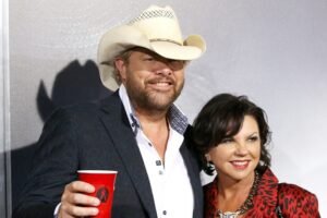 Toby Keith Wife