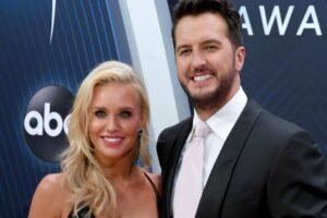 luke bryan wife